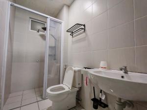 Ένα μπάνιο στο Near MMHE - 3 Bedrooms Homestay Meridin Bayvue Pasir Gudang