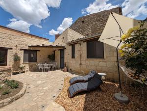 a patio with a table and an umbrella at Passo del Mattino in Locati