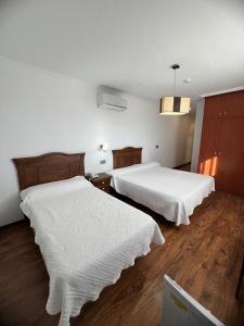 Łóżko lub łóżka w pokoju w obiekcie Hotel Restaurante Dama de Baza