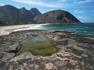an aerial view of a beach with a mountain at Vereda da Lagoa in Niterói