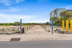 默特尔比奇4BR2BA Sleeps 12 Pet-Friendly Steps to Beach的相册照片
