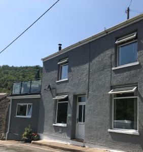 Hoone, kus puhkemaja asub