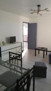 Μια τηλεόραση ή/και κέντρο ψυχαγωγίας στο villadesmasquesT2