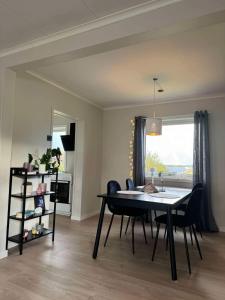 a dining room table and chairs in a room at Arctic Haven Apartment in Berlevåg