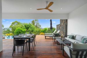 Χώρος καθιστικού στο Luxury Apartment with Private Pool by Sealodge