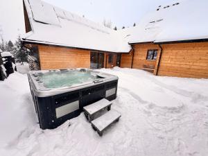 Dzika Dziura z jacuzzi v zimě
