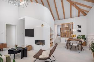 Μια τηλεόραση ή/και κέντρο ψυχαγωγίας στο Villa Emelie, Luxury Oasis Near Dubrovnik