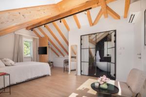 Ένα ή περισσότερα κρεβάτια σε δωμάτιο στο Villa Emelie, Luxury Oasis Near Dubrovnik +96 φωτογραφίες