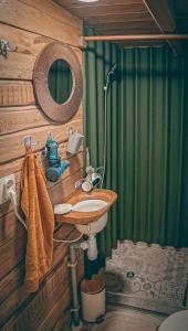 Ένα μπάνιο στο KisKas - eco riparian foresthouse +19 φωτογραφίες