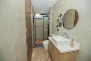 Ένα μπάνιο στο Beautiful cabin Guatapé vista-acceso al lago +40 φωτογραφίες