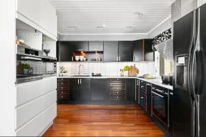 Η κουζίνα ή μικρή κουζίνα στο Villa with 4 bedrooms +6 φωτογραφίες