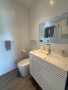 Φωτογραφία από το άλμπουμ του Luxury Waterfront Villa 249C South Beach σε Jolly Harbour