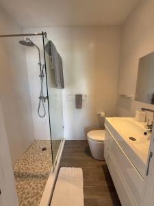 Φωτογραφία από το άλμπουμ του Luxury Waterfront Villa 249C South Beach σε Jolly Harbour