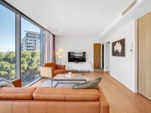 TV a/nebo společenská místnost v ubytování Lovely 2 Bedroom Executive Apartment