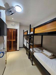 Postel nebo postele na pokoji v ubytování JaiJai's Backpackers Inn