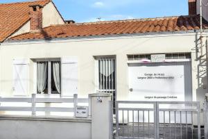 En balkon eller terrasse på Maison charmante près de la plage - Les Sables-d'Olonne + 4 billeder