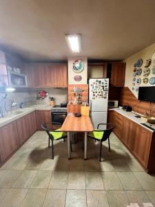 Η κουζίνα ή μικρή κουζίνα στο Maisonette in the center