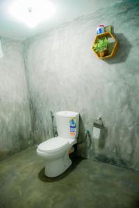 a bathroom with a white toilet in a room at Villa Senu in Hiriketiya
