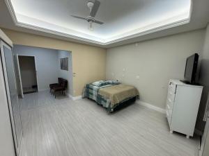 Katil atau katil-katil dalam bilik di Kitnet centro prox pç Serra lima