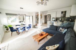 Posezení v ubytování ILIADA Luxury Apartment