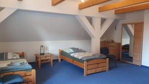 two beds in a room with a x on the wall at Alte Dorfschule am Elberadweg in Axien