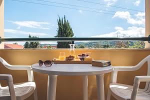 Balkón nebo terasa v ubytování Legends Hotel Sidari Corfu