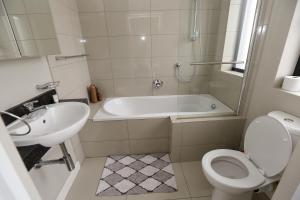 Ένα μπάνιο στο Lagoon Terrace 1 +21 φωτογραφίες