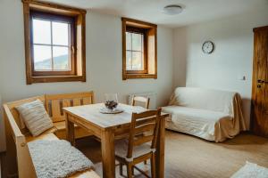 Posezení v ubytování Gajdův Dvůr Restaurace Apartmán Dvoulůžkový s přistýlkou