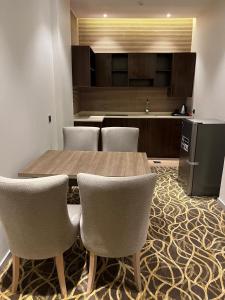 Kuchyň nebo kuchyňský kout v ubytování Rafid Hotel Jazan - فندق رفيد جازان