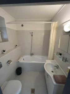 Ένα μπάνιο στο Salt Hill Apartman No 19 +15 φωτογραφίες