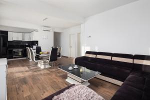 a living room with a couch and a table at Villa Laura Apartments in Zečevo Rogozničko