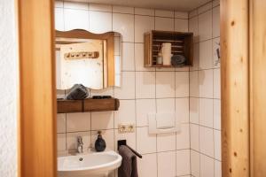 Kúpeľňa v ubytovaní Appartement Gipfelblick- Tiroler Zugspitze Arena in Biberwier + 37 fotografií