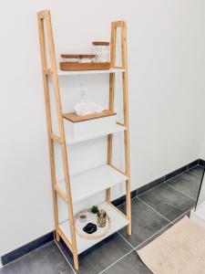 Palanda nebo palandy na pokoji v ubytování Studio Cosy idéalement situé