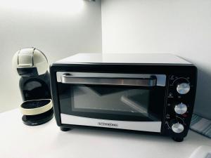 Nhà bếp/bếp nhỏ tại Ferienwohnung Schönblick inklusive Hallenbad, Sauna, Außenpool & Fitnessstudio, familienfreundlich ausgestattet +39 ảnh