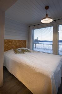 Katil atau katil-katil dalam bilik di Villa Sarala, Lake Inari, Inarijärvi, Lapland +18 gambar