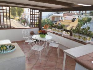 a patio with a table and chairs on a balcony at Casa vacanze da Giovanni in Marina di Ragusa