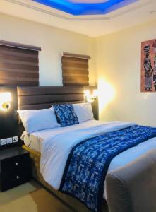 Llit o llits en una habitació de Udokanson Hotel And Suites