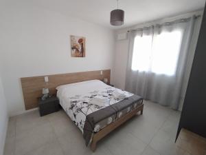 a bedroom with a bed and a window at Appartamento ROVERE in Torri di Quartesolo