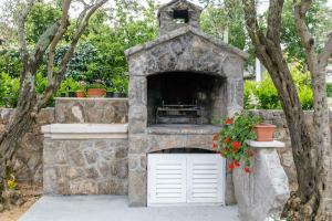 Ein Garten an der Unterkunft Apartment in Malinska - Insel Krk 38057