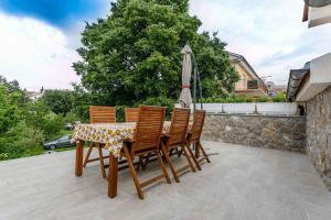 Ein Balkon oder eine Terrasse in der Unterkunft Apartment in Malinska - Insel Krk 38057