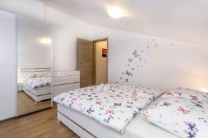 Ein Bett oder Betten in einem Zimmer der Unterkunft Apartment in Malinska - Insel Krk 38057