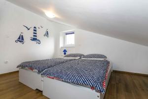 Ein Bett oder Betten in einem Zimmer der Unterkunft Apartment in Malinska - Insel Krk 38057