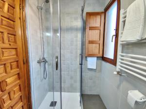 Ένα μπάνιο στο Apartamentos Javier