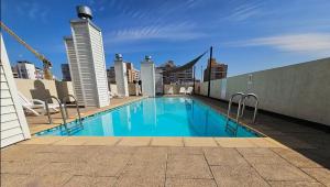 a swimming pool on the roof of a building at Rosas in Santiago