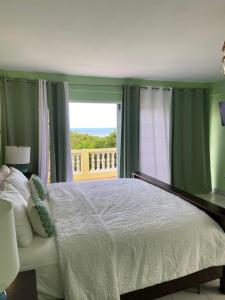 A bed or beds in a room at Seabliss Villa
