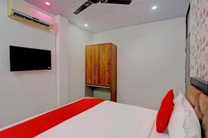 Postel nebo postele na pokoji v ubytování Hotel O Royal Dream