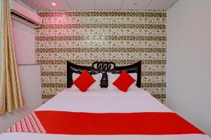 Postel nebo postele na pokoji v ubytování Hotel O Royal Dream