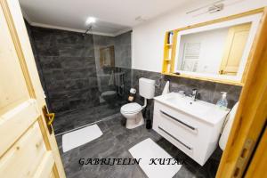 Koupelna v ubytování Gabrielin kutak + 22 fotografií