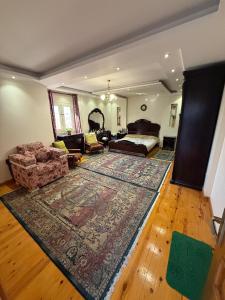 Ruang duduk di Wabour El Maya Apartment