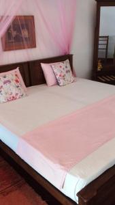 Postel nebo postele na pokoji v ubytování New Manik Homestay